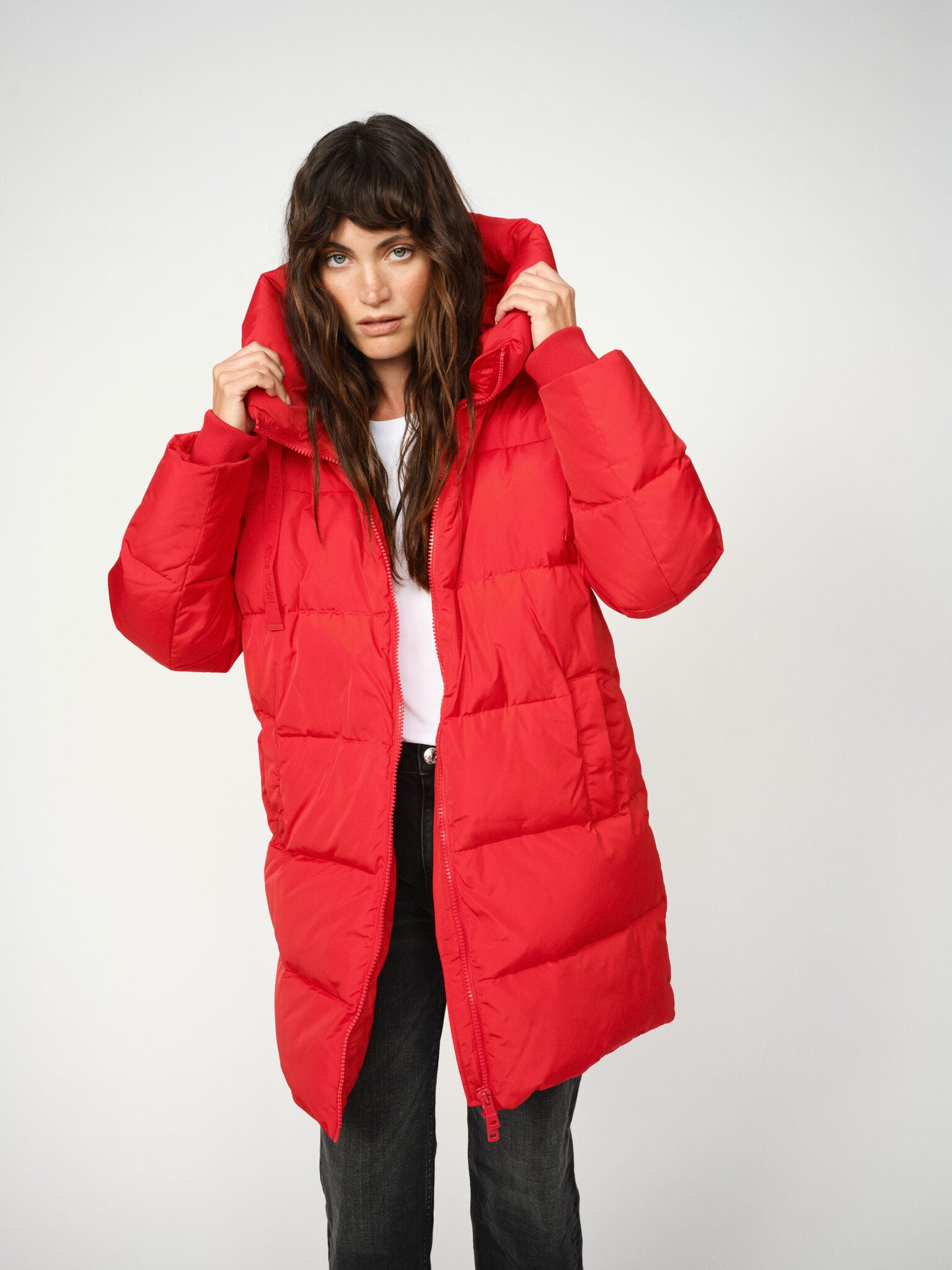 Modelshot / Chinese Red / Detail
